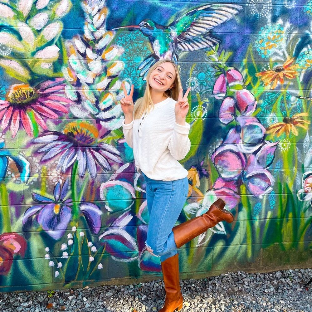 About Emma: The Little Blonde Bee